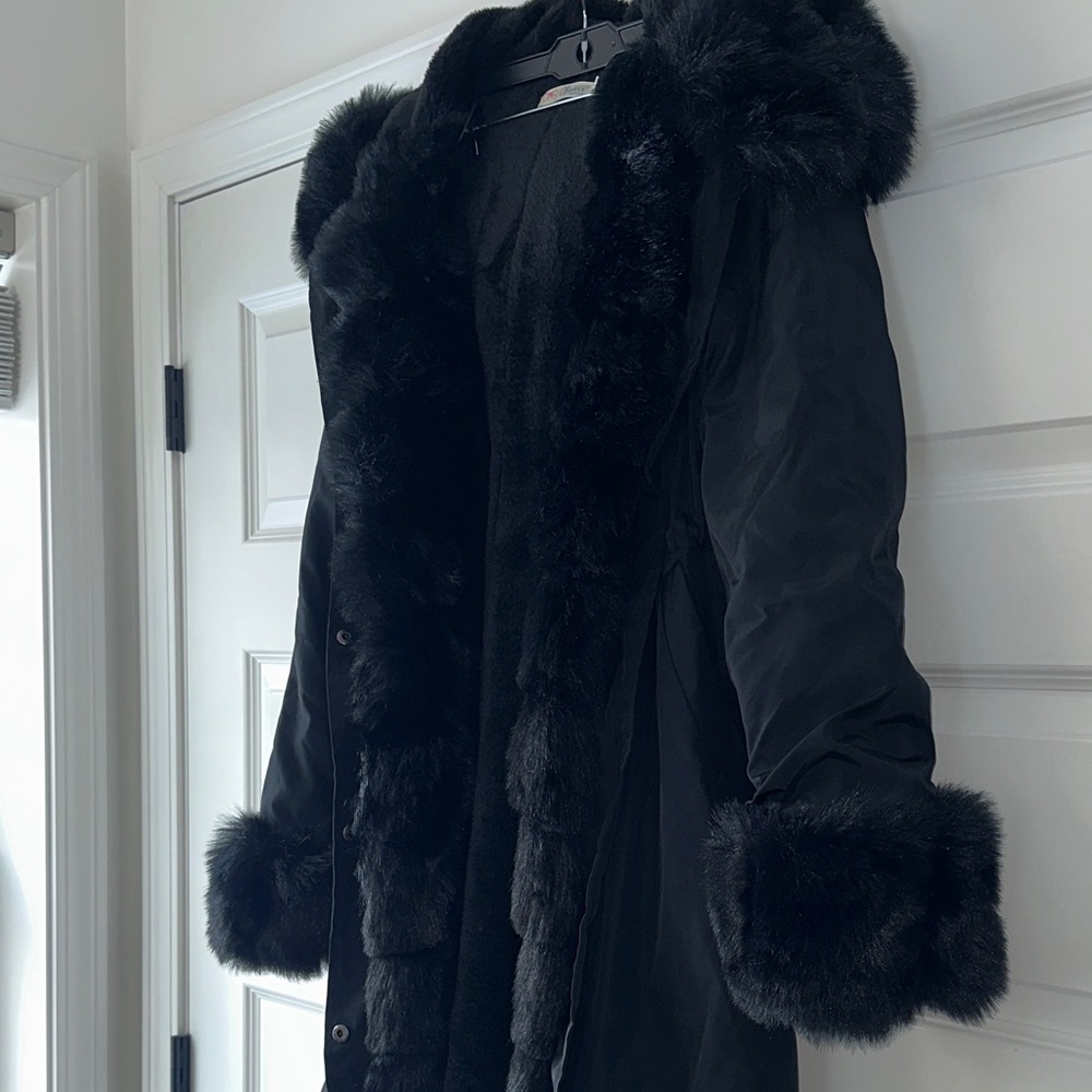 Women's Black Fur-Trimmed Coat